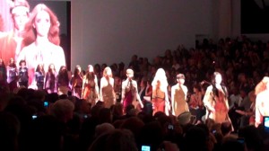 viv tam spring 2010 show (trimmed) 0 00 31-04