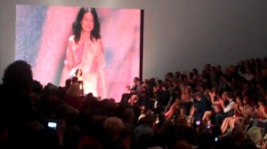 viv tam spring 2010 show (trimmed) 0 01 47-25